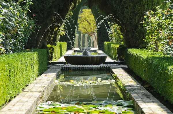 Juegos Acuáticos Hermosa Vegetación Los Jardines Del Generalife Colina Alhambra — Foto de Stock