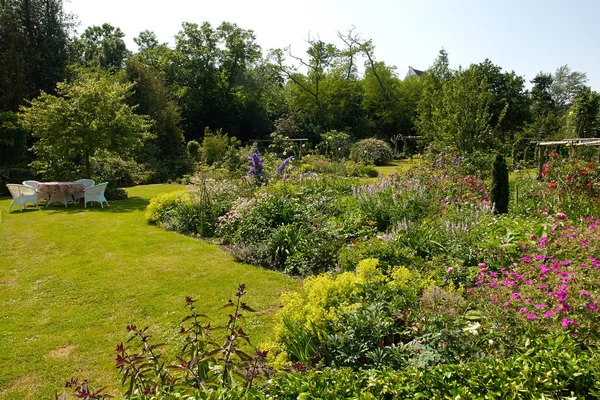 Ελκυστικές Όμορφο Αγγλικό Στυλ Επίσημη Κήπων Κλασική Δημιουργική Κηπουρική — Φωτογραφία Αρχείου