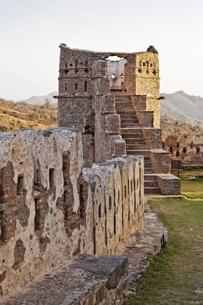 Φρούριο Κουμπχαλγκαρθ Ραραντάν Ινδία Τοπίο Ενός Από Τους Ερειπωμένο Πύργους — Φωτογραφία Αρχείου
