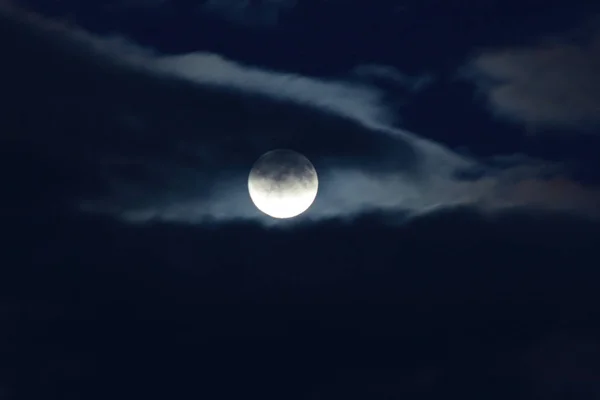 Księżyc Pełni Chmury Tle Nieba Nocy — Zdjęcie stockowe