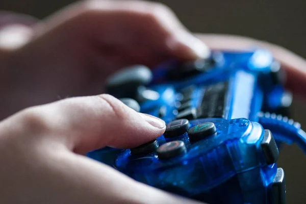 Close Hands Using Game Controller — Stock Photo, Image