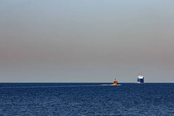 波罗地海蓝色货轮 — 图库照片