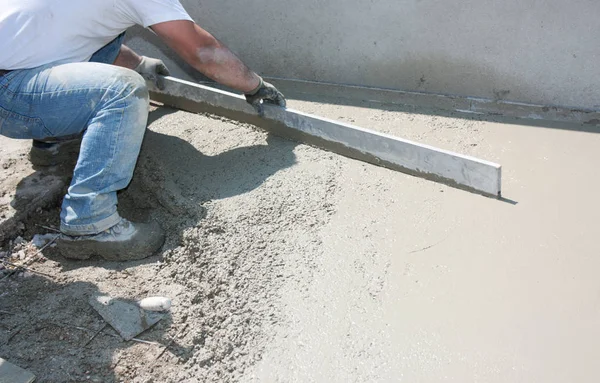 Mason Building Screed Coat Cement — Stock Photo, Image