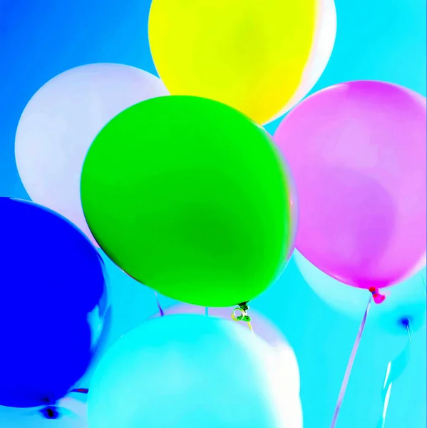Χρωματιστά Μπαλόνια Που Απομονώνονται Ροζ Φόντο — Φωτογραφία Αρχείου