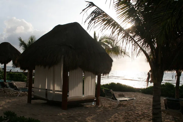Uma Cabana Praia Baleada Início Manhã — Fotografia de Stock