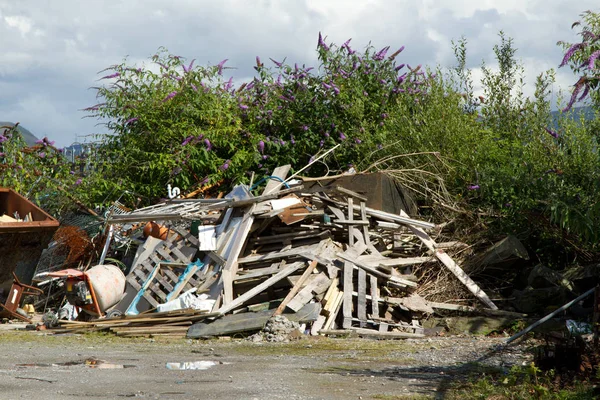 Bir Avlu Çöplük Bir Yığın Inşaat Bina Çöp Çöp Bulutlu — Stok fotoğraf