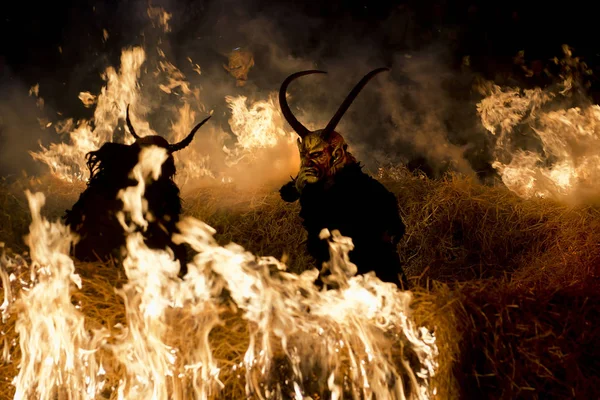 Talya Nın Kuzey Doğusunda Krampus Maskeleri Bir Gösteri — Stok fotoğraf