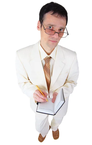 一个年轻人在他手中的笔记本与白色西装 — 图库照片