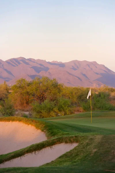Campo Golf Desierto Arizona Con Montañas Bajo Sol Tarde — Foto de Stock