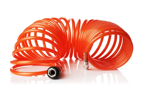 Orangeroter Dünner Spiralluftschlauch Der Für Druckluftwerkzeuge Verwendet Wird Isoliert Auf — Stockfoto