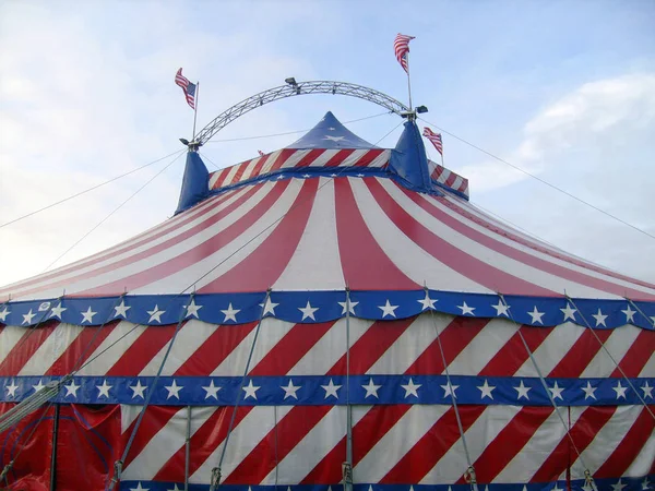 Circus Big Top Namiot Ozdobiony Gwiazdami Paskami — Zdjęcie stockowe