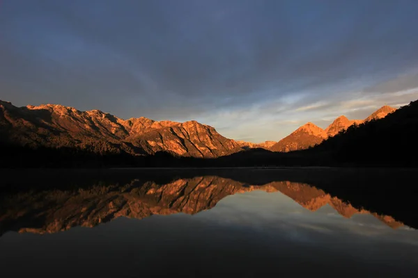 Matahari Terbit Danau Totoral Pada Musim Gugur Lake District Argentina — Stok Foto