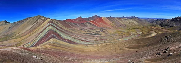 Общая Панорама Красивой Окрашенной Горы Rainbow Недалеко Куско Перуанских Горах — стоковое фото