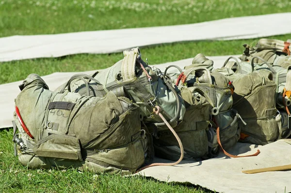 Alfombras Con Bolsas Paracaídas Preparadas — Foto de Stock