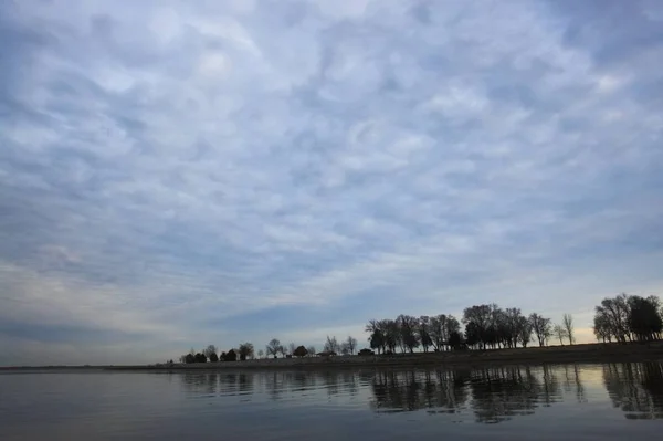 Отражение Деревьев Озере Закате Небраске — стоковое фото