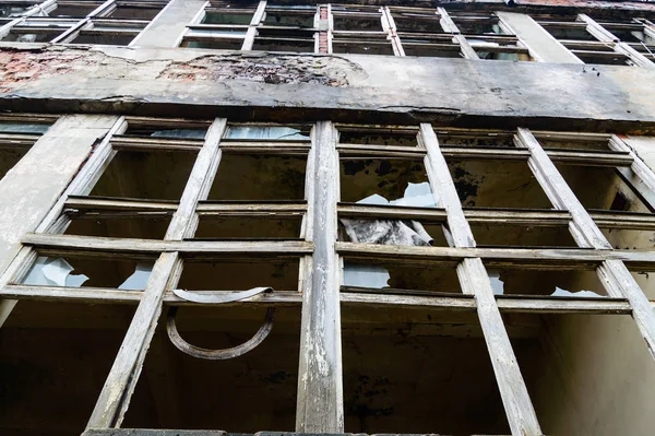 Ruina Desechada Con Ventanas Paredes Viejas Ventana Industrial Muro Hormigón — Foto de Stock