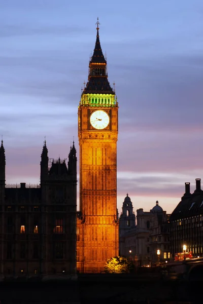 Big Ben Gün Batımında Kendi Başına Ayakta Görüldü — Stok fotoğraf