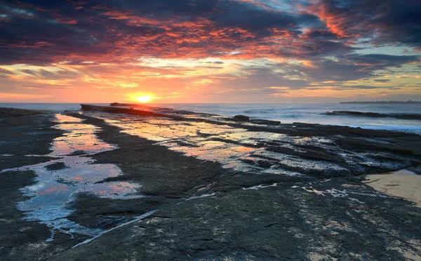 Impresionante Amanecer Desde Culburra Beach Mece Luz Atrapando Agua Que — Foto de Stock