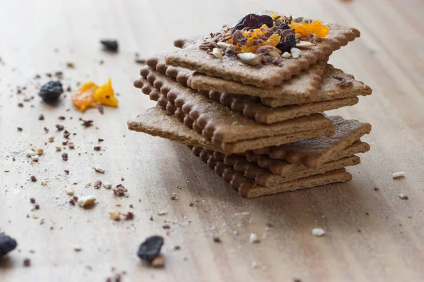 Galletas Con Frutos Secos Sobre Mesa Madera —  Fotos de Stock