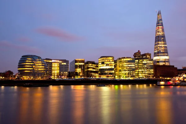 London City Hall Силуети Вздовж Річки Темзи Сутінках Англія Великобританія — стокове фото