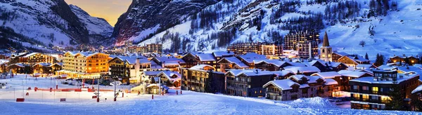 Famous Luxe Plaats Van Val Isere Bij Zonsondergang Tarentaise Alpen — Stockfoto