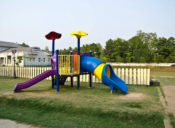 Equipo Colorido Del Patio Los Niños Parque — Foto de Stock