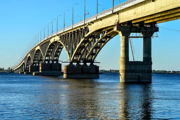 Puente Motor Grande Sobre Depósito — Foto de Stock