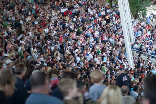 Foule Tirée Sans Visages Reconnaissables Elle — Photo