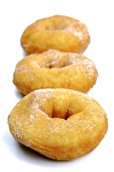 Donuts Simples Isolado Contra Fundo Branco — Fotografia de Stock