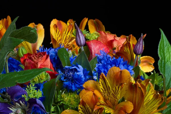 Enorme Ramo Flores Sobre Fondo Negro —  Fotos de Stock