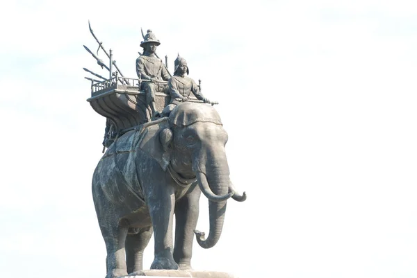 Άγαλμα Του Ελέφαντα Στο Γαλάζιο Του Ουρανού Μνημείο Του Βασιλιά — Φωτογραφία Αρχείου