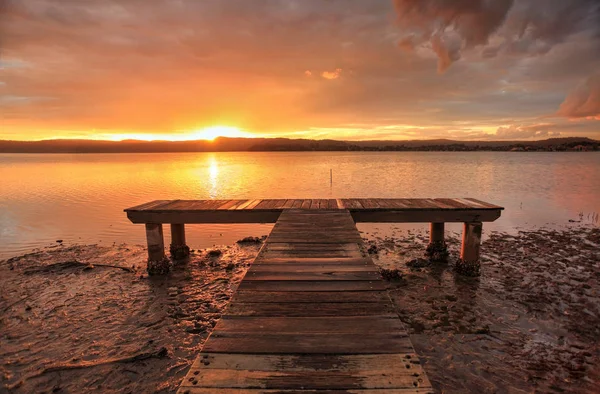 Green Point Gün Batımı Gökyüzü Sular Nsw Avustralya Skelenin Sonuna — Stok fotoğraf