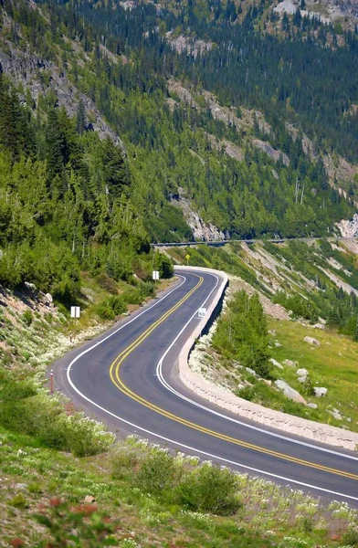 Klikatá Mountinské Silnice Pěknou Krajinou Dobrá Pro Rodinné Cestování — Stock fotografie