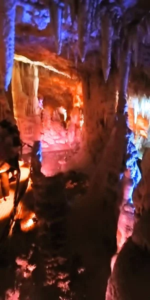 钟乳石洞穴公园和洞穴入口之旅 — 图库照片