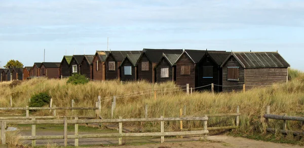 Eine Reihe Von Strandhütten Auf Sanddünen Den Wintermonaten Menschenleer — Stockfoto