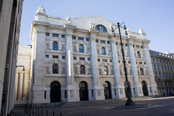 Palazzo Della Borsa Uitwisseling Voortbouwend Dramatische Hemel Milaan Italië — Stockfoto