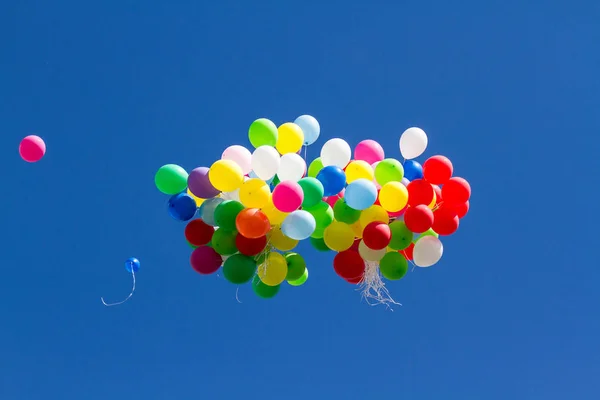 Veel Heldere Baloons Blauwe Hemel — Stockfoto