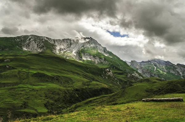 Gyönyörű Táj Pireneusok Hegyei Között Spanyolországban — Stock Fotó