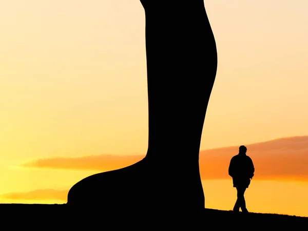 Silhouette Man Walking Angel North Sculpture Sunset Gateshead — Stock Photo, Image