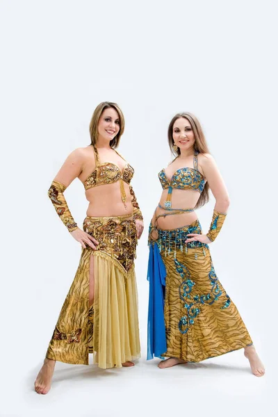 Dos Hermosas Bailarinas Del Vientre Vestidas Oro Azul Aisladas — Foto de Stock