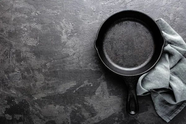 Sartén Vacía Hierro Fundido Sobre Fondo Culinario Gris Oscuro Vista — Foto de Stock