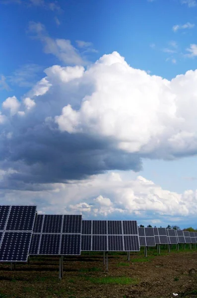 Solarkollektoranlage Draußen Gegen Den Himmel — Stockfoto