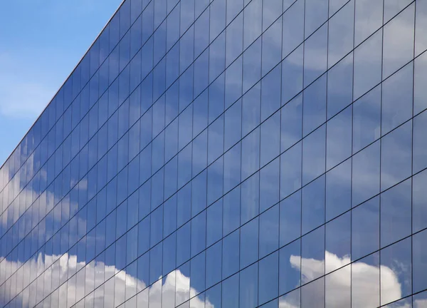 Moderno Edificio Oficinas Reflejo Del Cielo Azul — Foto de Stock