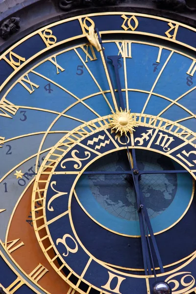 Αστρονομικό Ρολόι Της Πράγας Είναι Ένα Μεσαιωνικό Αστρονομικό Ρολόι Στην — Φωτογραφία Αρχείου