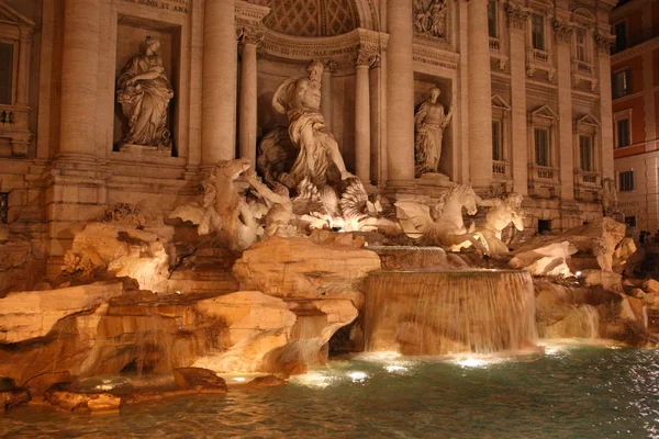 意大利罗马著名的特雷维喷泉 — 图库照片