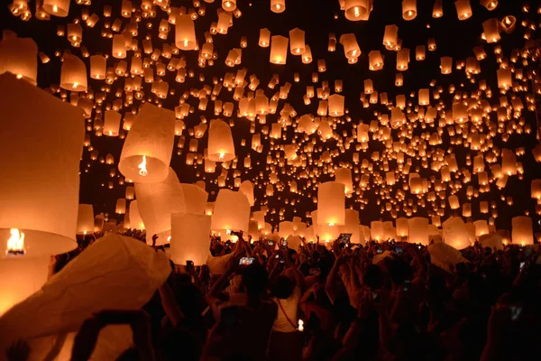 Sky Lanterns Festival Fuegos Artificiales Chiangmai Tailandia Loy Krathong Peng — Foto de Stock
