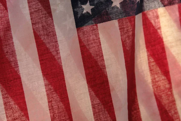 Duas Bandeiras Americanas Retroiluminadas Uma Visão Única Das Estrelas Listras — Fotografia de Stock
