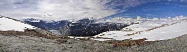 Panorama Escénico Del Paisaje Nevado Cerca Trolltunga Noruega — Foto de Stock