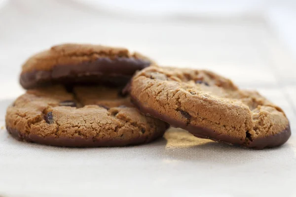 Chocolate Chip Cookies Mit Boden Schokolade Getaucht — Stockfoto