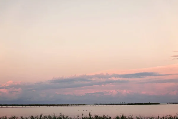 Landschaft Lange Brücke Über Ein Meer Zopf Auf Einem Schönen — Stockfoto